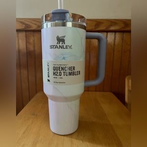 Stanley 40 oz Stainless Steel H2.0
FlowState Quencher Tumbler Watercolor
Dusk
